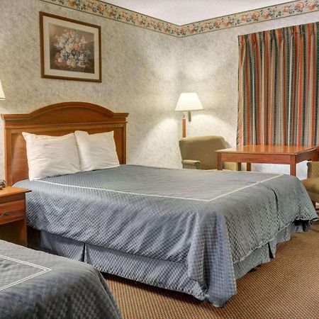 Rodeway Inn & Suites Williamsburg Esterno foto