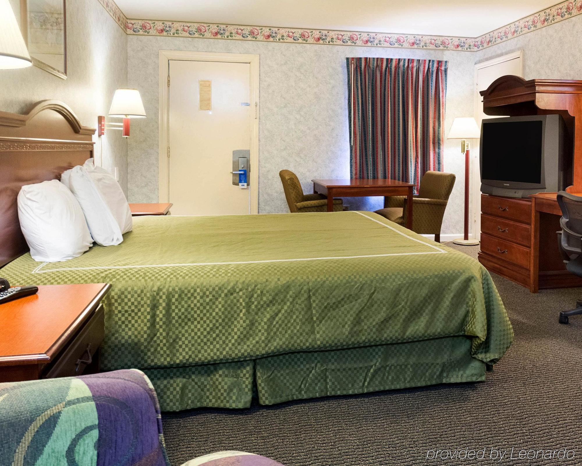 Rodeway Inn & Suites Williamsburg Esterno foto