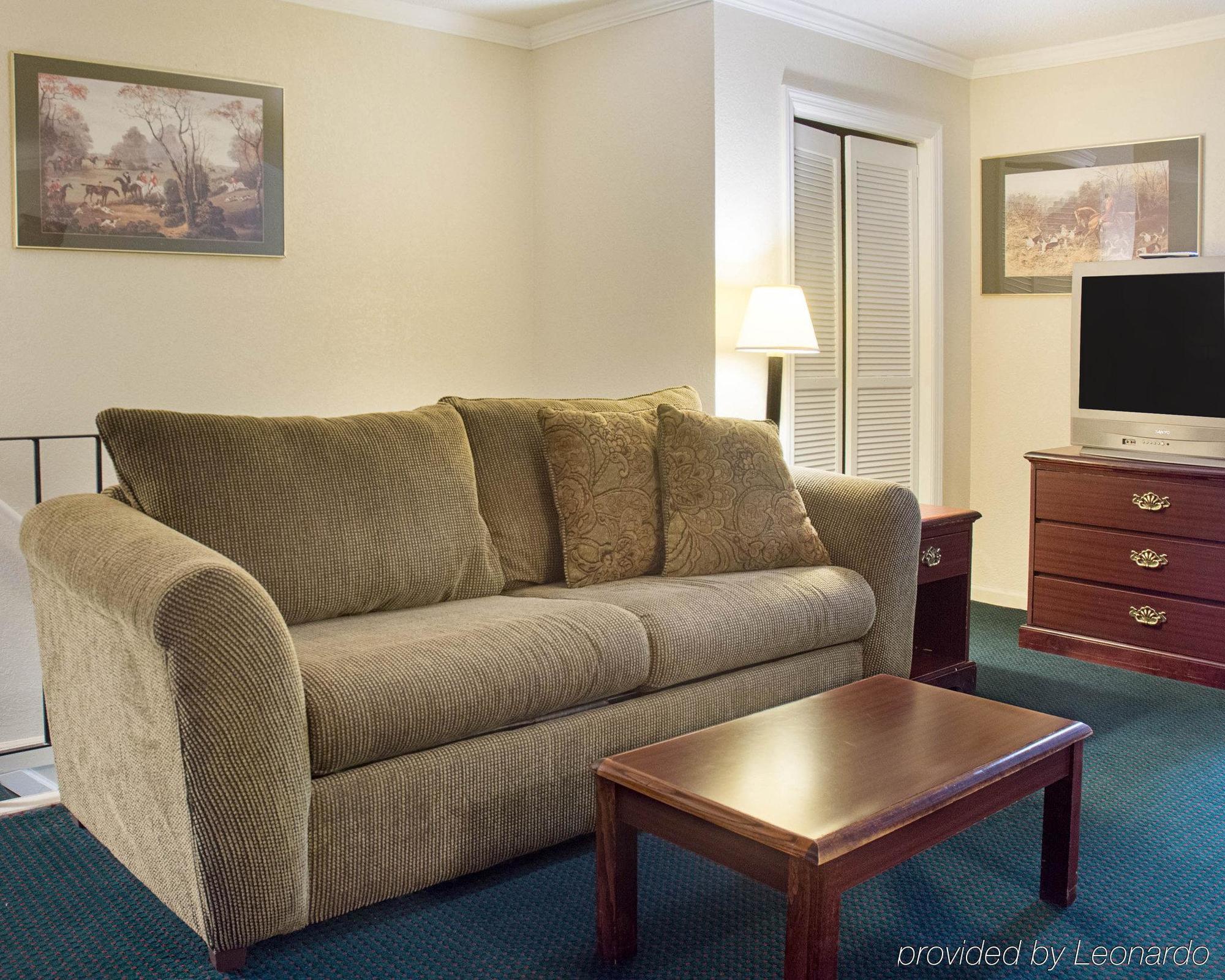 Rodeway Inn & Suites Williamsburg Esterno foto