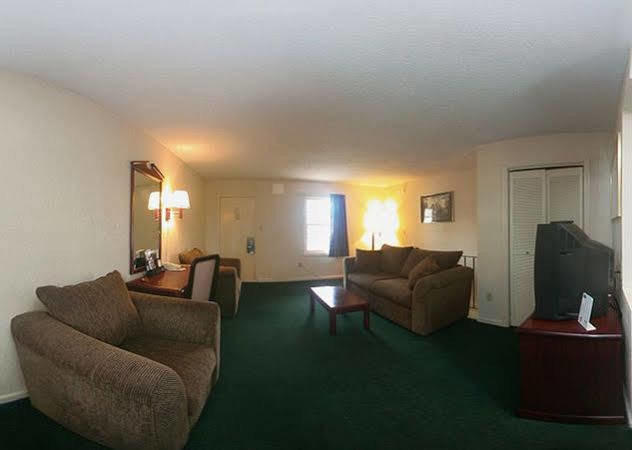Rodeway Inn & Suites Williamsburg Esterno foto