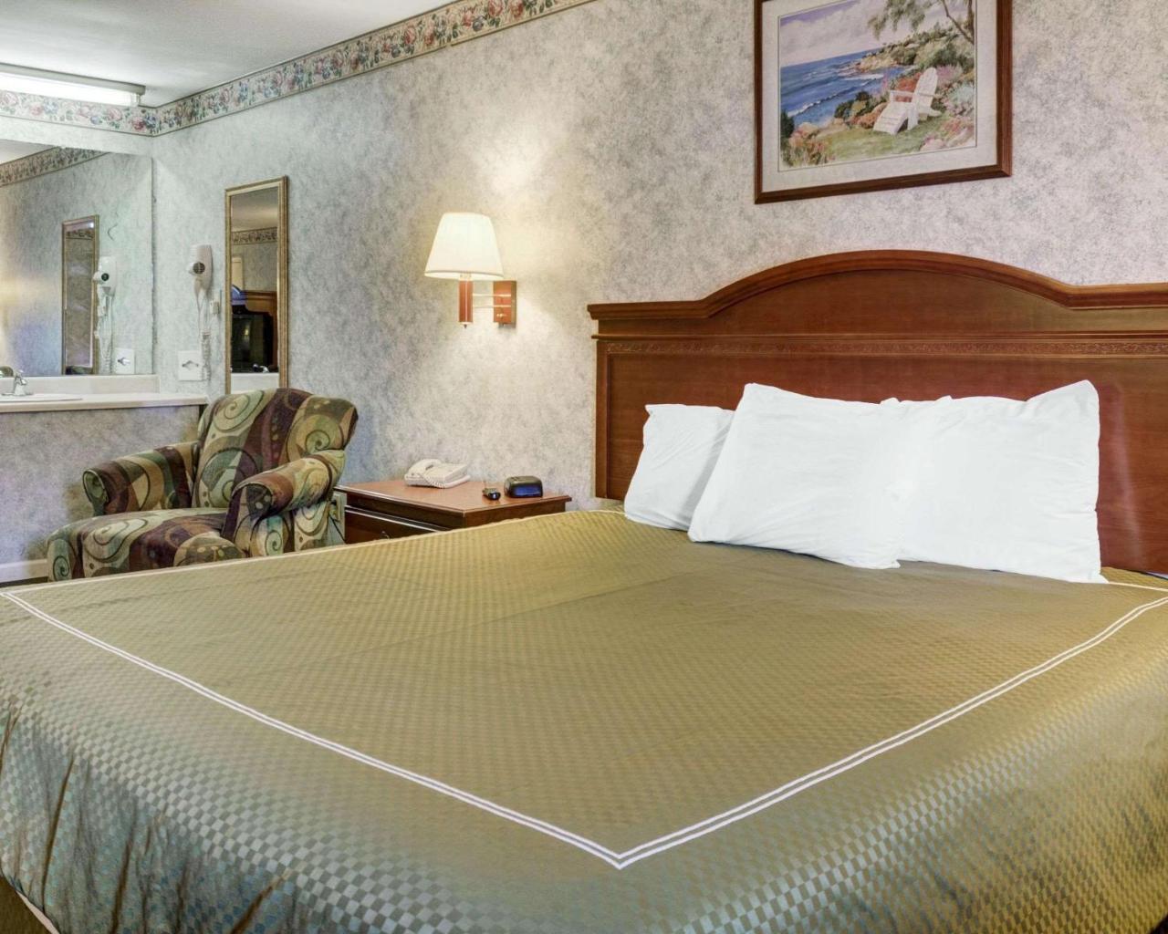 Rodeway Inn & Suites Williamsburg Esterno foto